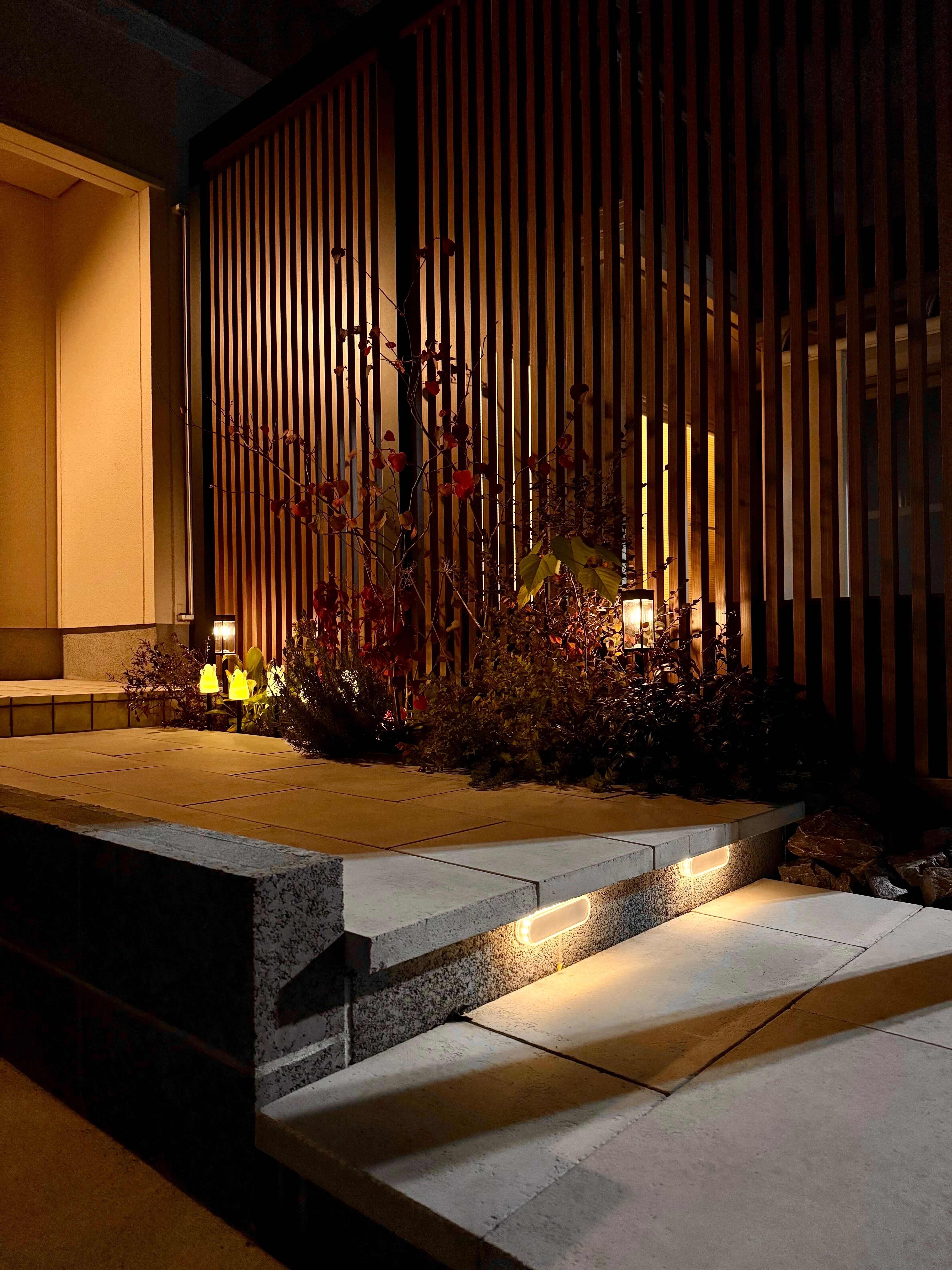 夜の家周りの外構